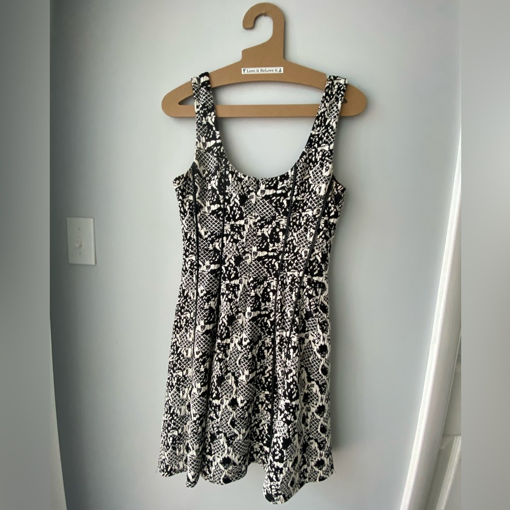 GUESS Los Angeles B/W DRESS, SIZE 6